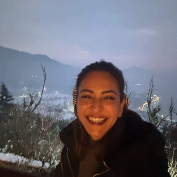 कृति खरबंदा ने अपने सरकारी वेकेशन से अपनी काफी तस्वीरें शेयर की हैं। इनके साथ पुलकित सम्राट के अलावा उनकी बहन और भांजी भी नज़र आ रही हैं।