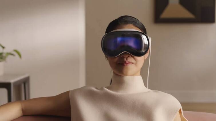 apple stops production of vision pro headset due to slow demand खुद के प्रोडक्ट को बेच नहीं पाई Apple, Vision Pro हेडसेट का प्रोडक्शन रोका, ये है वजह