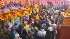 In Pics: नए साल पर गोवर्धन महाराज के दर्शन के लिए उमड़े श्रद्धालु, भजन-कीर्तन के साथ लगाया छप्पन भोग, देखें- तस्वीरें