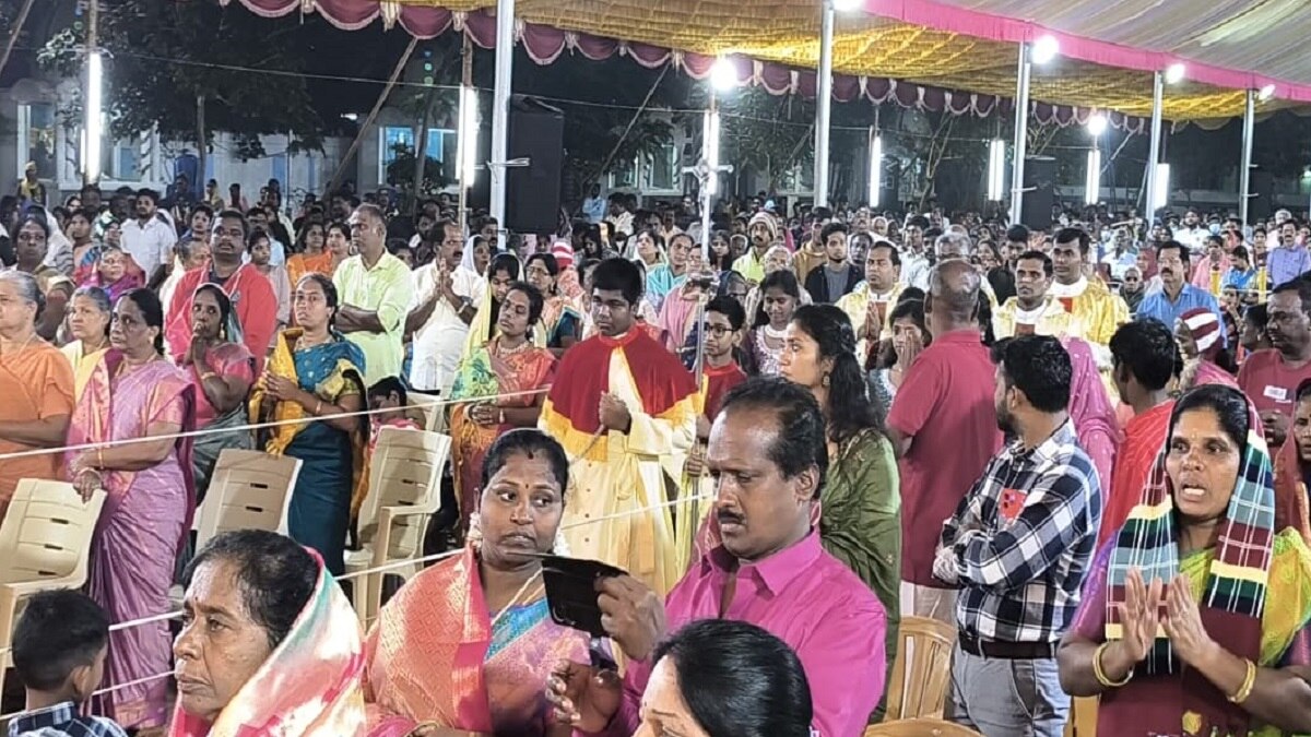New Year 2025 : பிறந்தது புத்தாண்டு... தஞ்சையில் கிறிஸ்தவ ஆலயங்களில் சிறப்பு வழிபாடு