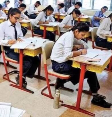 ਇਸ ਤੋਂ ਇਲਾਵਾ ਸਕੂਲ ਦੇ ਪ੍ਰਿੰਸੀਪਲ ਨੂੰ ਵਿਦਿਆਰਥੀਆਂ ਨੂੰ ਪ੍ਰੀਖਿਆ ਦੀ ਡੇਟਸ਼ੀਟ ਨੋਟ ਕਰਨ ਲਈ ਕਿਹਾ ਗਿਆ ਹੈ। ਡੇਟਸ਼ੀਟ ਨਾਲ ਸਬੰਧਤ ਵਧੇਰੇ ਜਾਣਕਾਰੀ ਬੋਰਡ ਦੀ ਵੈੱਬਸਾਈਟ www.pseb.ac.in ਤੋਂ ਪ੍ਰਾਪਤ ਕੀਤੀ ਜਾ ਸਕਦੀ ਹੈ। ਇਸ ਤੋਂ ਇਲਾਵਾ ਬੋਰਡ ਨਾਲ ਈਮੇਲ srsecconduct.pseb@punjab.gov.in 'ਤੇ ਸੰਪਰਕ ਕੀਤਾ ਜਾ ਸਕਦਾ ਹੈ।