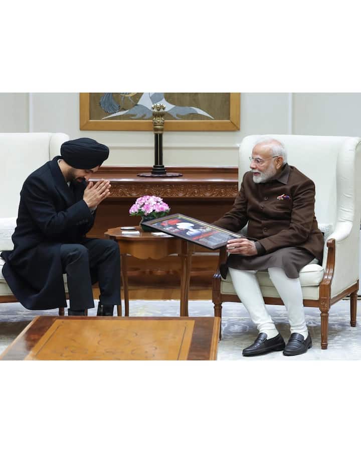 Known for his fashion sense, Diljit was seen in an all-black look as he went with the Indian Prime Minister.