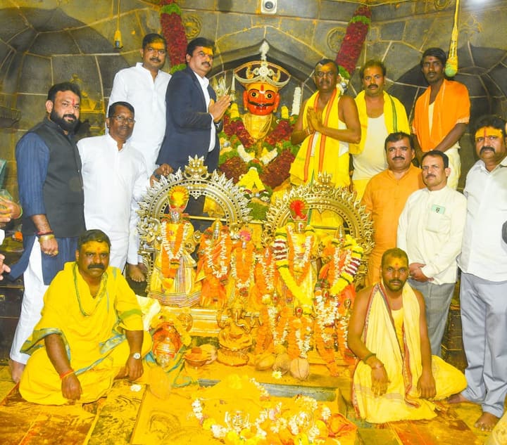 त्यांच्या हस्ते श्री खंडेरायाची महापूजा देखील पार पडली.