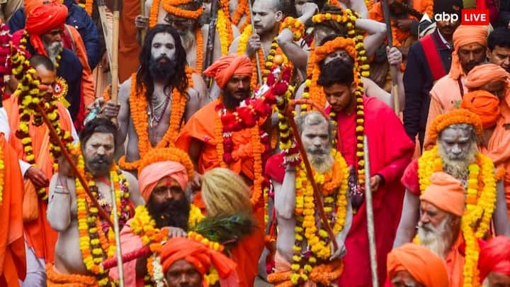 Kumbh Mela 2025: प्रयागराज के महाकुंभ में श्री शंभू पंचदशनाम अटल अखाड़े की भव्य छावनी प्रवेश यात्रा शुरू हो गई जिसमें परंपरा और उत्साह का सुंदर संगम था.