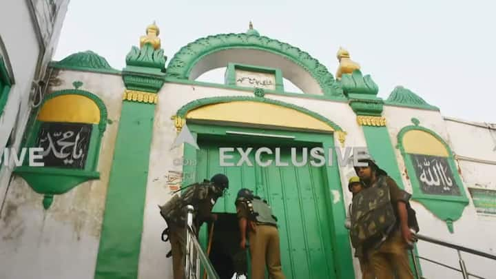 Sambhal Masjid Survey Report: संभल में शाही जामा मस्जिद और हरिहर मंदिर विवाद में एडवोकेट कमिश्नर रमेश सिंह राघव ने अपनी सर्वे रिपोर्ट कोर्ट में जमा कर दी है. यह सर्वे 19 नवंबर और 24 नवंबर को हुआ था.