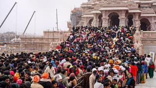New Year 2025: नए साल पर अयोध्या, मथुरा और काशी में लगा भक्तों का तांता, टूटा हर रिकॉर्ड