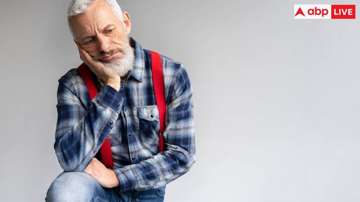 बार-बार या मुश्किल से पेशाब आने जैसे लक्षणों के बारे में जागरूकता बढ़ाना, और दवा और लाइफस्टाइल में बदलाव जैसे कि हाइड्रेटेड रहना और अत्यधिक कैफीन और शराब पीने से बचना चाहिए.