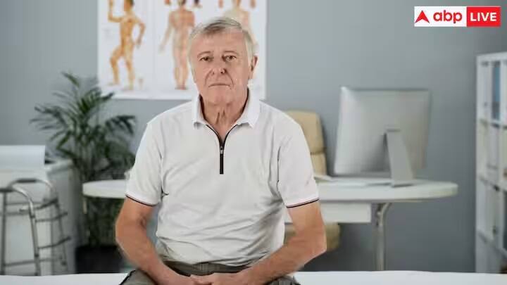 Health Tips: શિયાળામાં 60 વર્ષથી વધુ ઉંમરના પુરુષોમાં પ્રૉસ્ટેટ સંબંધિત સમસ્યાઓ ઝડપથી વધી છે. જે ચિંતાનો વિષય બની રહે છે. દરરોજ, 60 વર્ષથી વધુ ઉંમરના 10 માંથી 5 પુરુષો OPDમાં પેશાબની સમસ્યાઓની ફરિયાદ કરે છે અને BPH માટે તેમની સમીક્ષા કરવામાં આવે છે. આરોગ્ય નિષ્ણાતોએ જણાવ્યું છે કે કેવી રીતે ઠંડી હવામાન 60 વર્ષથી વધુ ઉંમરના પુરુષોમાં પ્રૉસ્ટેટ કેન્સરનું જોખમ વધારે છે.