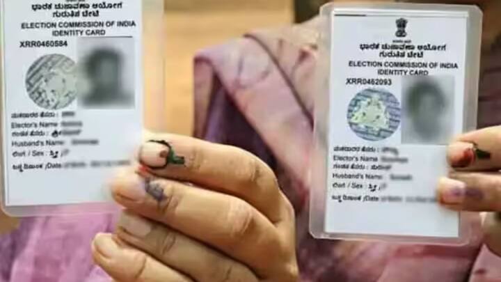 वह होती है कि इन दोनों दस्तावेजों में जो लोगों के फोटो होते हैं वह बेहद खराब क्लालिटी के होते हैं. आपको इन दस्तावेजों का फोटो और उस शख्स का असली चेहरा देखकर लगेगा ही नहीं कि दोनों शख्स एक ही हैं.