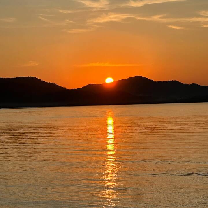 Riddhima Kapoor posted a family photo on Instagram, capturing the vacation vibes. She captioned it, “Memories made together last a lifetime.”