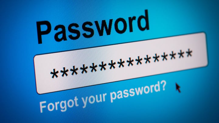 इसके साथ ही “password” शब्‍द का भी लोग बहुत जमकर इस्‍तेमाल करते हैं. ये लिस्ट में दूसरे नंबर पर है.