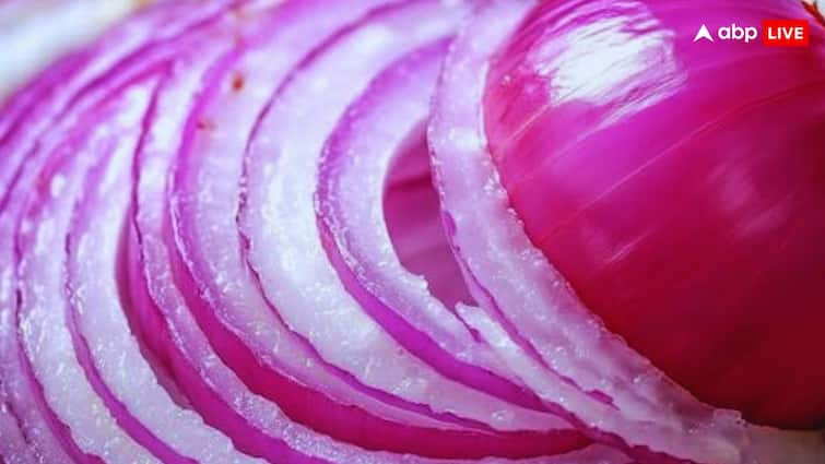 How dangerous can chopped onion stored late be, know why it should be avoided