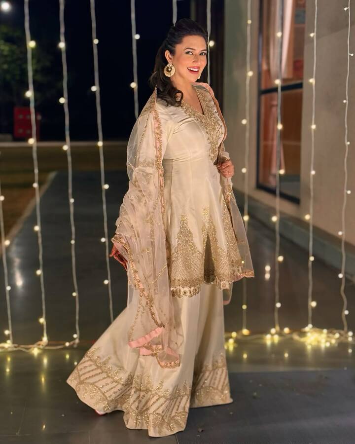 दिव्यांका त्रिपाठी और विवेक दहिया की शादी को 7 साल हो चुके हैं. फैंस को इस कपल की गुड न्यूज का इंतजार है. दिव्यांका अभी तक मां नहीं बन पाईं हैं.