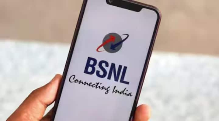 BSNL New Recharge Plan: ਨਵੇਂ ਸਾਲ ਦੇ ਮੌਕੇ 'ਤੇ, BSNL ਨੇ ਇੱਕ ਨਵਾਂ ਰੀਚਾਰਜ ਪਲਾਨ ਲਾਂਚ ਕੀਤਾ ਹੈ। ਇਸ ਪਲਾਨ ਦੇ ਤਹਿਤ ਯੂਜ਼ਰਸ ਨੂੰ ਕਈ ਫਾਇਦੇ ਮਿਲਦੇ ਹਨ। ਆਓ, ਇਸ ਬਾਰੇ ਵਿਸਥਾਰ ਵਿੱਚ ਜਾਣੀਏ।