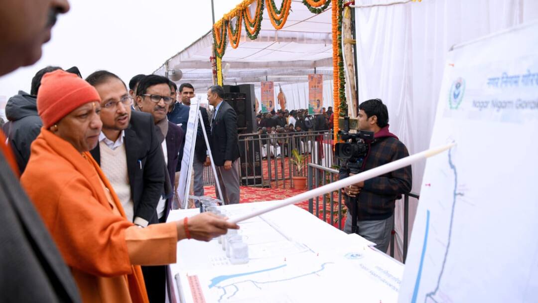 CM Yogi inaugurated Rapti River water purification project in Gorakhpur ANN यूपी में प्राकृतिक विधि से साफ की जाएगी नदी, सीएम योगी ने की परियोजना की शुरुआत