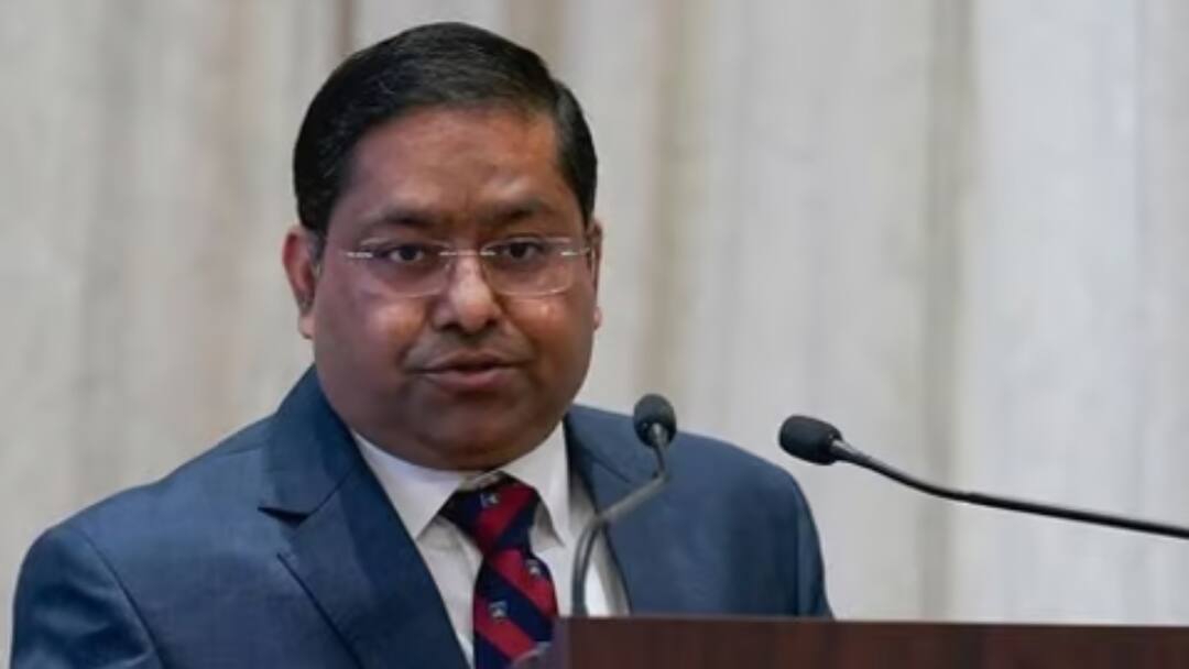 Bangladesh note extradition Former PM Sheikh Hasina MEA Statement शेख हसीना के प्रत्यर्पण पर भारत का बड़ा बयान, चिन्मय दास मामले पर भी बांग्लादेश को दो टूक