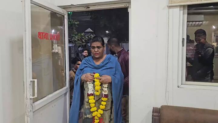 महिला ने कहा कि आमतौर पर मोटरसाइकिल चोरी जाने के बाद वापस नहीं मिलती है. उनकी बाइक पुलिस की मदद से वापस मिल गई. जब पुलिस पर लोग चोरी का माल नहीं मिलने पर तोहमत लगते हैं तो माल मिलने पर शुक्रिया अदा करना भी जरूरी हो जाता है.