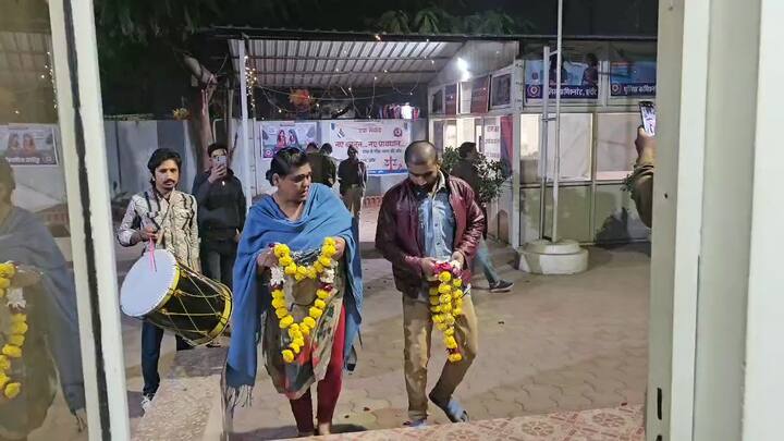 यह चोरी की बाइक इमरान की थी. न्यायालय की प्रक्रिया पूर्ण कर बाइक फरियादी को सुपुर्द कर दी गई है. इस दौरान इमरान के परिवार वालों ने पुलिस का शुक्रिया अदा किया.