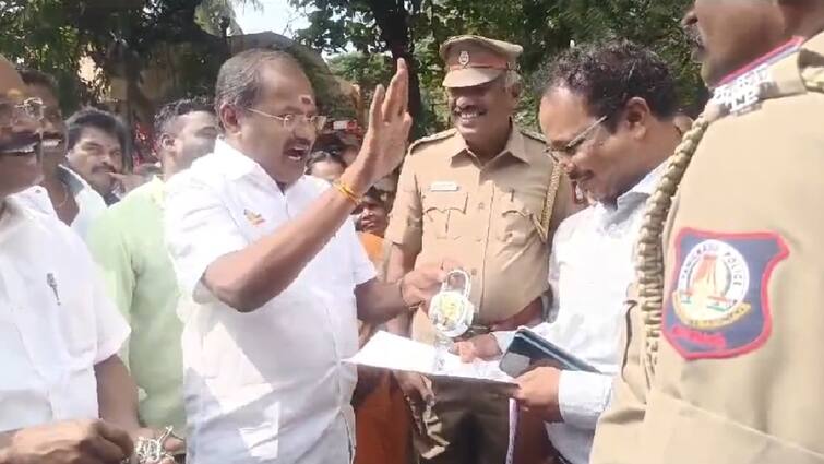 We need a path to cross the bridge PMK MLA besieged the highway department office tnn PMK MLA Protest: பாலத்தின் குறுக்கே வர பாதை வேண்டும்... நெடுஞ்சாலைத்துறை அலுவலகத்தை முற்றுகையிட்ட பாமக எம்எல்ஏ