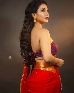 Nandini Rai: రెడ్ శారీలో నందిని రాయ్... మోడ్రన్ డ్రస్‌కు ఏం వేరియేషన్ గురూ!