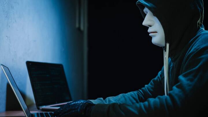 बाद में महिला को एहसास हुआ कि वह ठगी गई हैं. उनके पैसों को लूट लिया गया है. इसके बाद उन्होंने मामले की जानकारी पुलिस को दी है.