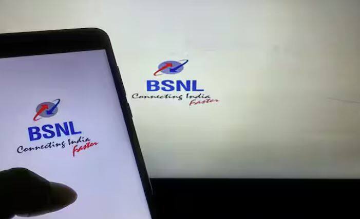 ਸਰਕਾਰੀ ਟੈਲੀਕਾਮ ਕੰਪਨੀ ਕੋਲ 300 ਦਿਨਾਂ ਦੀ ਵੈਧਤਾ ਵਾਲਾ ਸਭ ਤੋਂ ਸਸਤਾ ਪਲਾਨ ਹੈ, ਜਿਸ ਵਿੱਚ ਯੂਜ਼ਰਸ ਨੂੰ ਅਨਲਿਮਟਿਡ ਕਾਲਿੰਗ, ਡਾਟਾ ਆਦਿ ਦਾ ਲਾਭ ਮਿਲਦਾ ਹੈ।