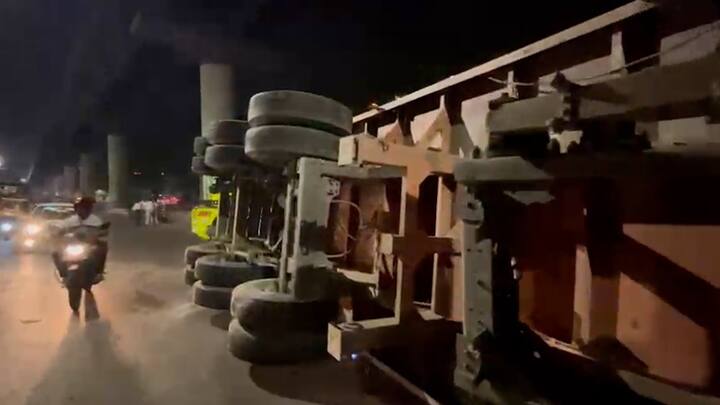 सकाळी कामाला जाणाऱ्या चाकरमान्यांना मनस्ताप सहन करावा लागला.