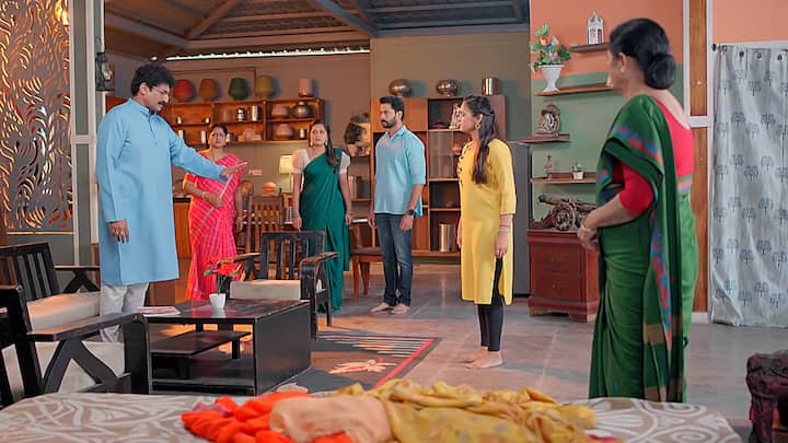 ఇంట్లో అందరూ నందినిపై ఫైర్ అవుతారు. నువ్వు చేసిన పనికి మా ఫ్యామిలీని వేధిస్తాడు మీ నాన్న అంటుంది సంధ్య.. నేనెందుకు చూస్తూ ఊరుకుంటా అయినా మా బాపూ ఈ ఫ్యామిలీ జోలికి రావాలంటే వదినను దాటుకుని రావాలంటుంది. సంధ్య మాత్రం ఇంట్లో వాళ్లని రెచ్చగొడుతుంది. అసలు నందిని సత్యకి సపోర్ట్ చేసిందనే విషయం నీకెలా తెలుసు అని హర్ష అడిగితే..అక్కే చెప్పిందని అబద్ధం చెబుతుంది.  సత్య బెడ్ సర్దుతుంటే క్రిష్ వస్తాడు కానీ సీరియస్ గా ఉంటాడు. బయటే గొడవపడాలి గదిలో కాదంటుంది సత్య. నువ్వు ఎన్ని తింగరి వేషాలు వేసినా భరించడం వల్లే మన కాపురం ఇలా అయింది అంటాడు. రేపటి నుంచి జైత్రయాత్ర మొదలవుతుంది ముందుగా పుట్టింటికి వెళుతున్నా అంటంది..