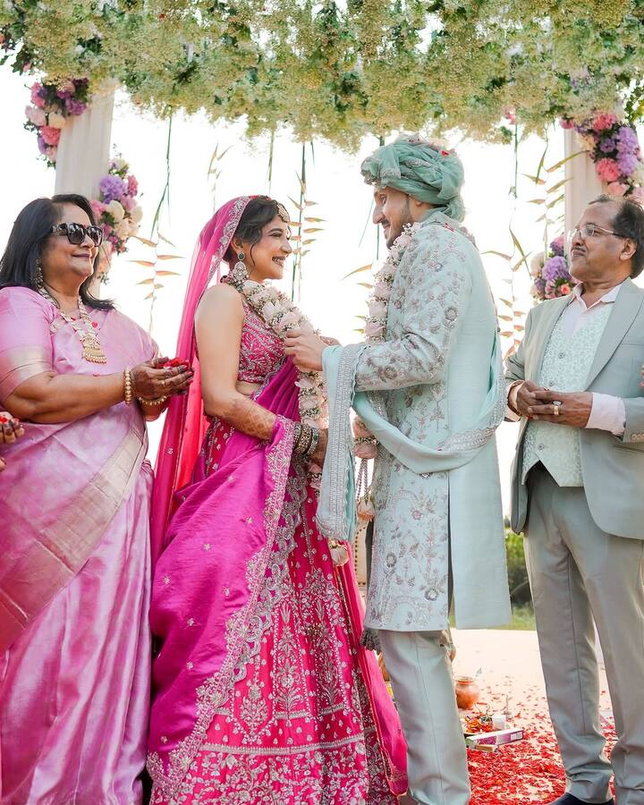 இவர் பிக்பாஸ் நிகழ்ச்சியில் கலந்து கொள்வதற்கு முன்பே சில ராஜா ராணி, திரைப்படத்தில் அறிமுகமாகி இருந்தாலும் அந்த படங்கள் எதிர்பார்த்த அளவுக்கு வெற்றிபெறவில்லை. தமிழில் அறிமுகமான கையேடு தெலுங்கில் சாஃப்ட்வேர் கண்டா என்கிற படத்தில் நடித்தார். ஆனால் கண்டனமும் நிலையில் மீண்டும் தமிழில் சைடு ஆர்ட்டிஸ்ட் கிடைத்தாலும் பரவாயில்லை என யோகன் திருட்டு விசிடி, ஆத்யன் போன்ற படங்களில் நடித்தார். ஆனால் இவர் நடித்த ஒரு படங்கள் கூட சரியாக போகவில்லை.