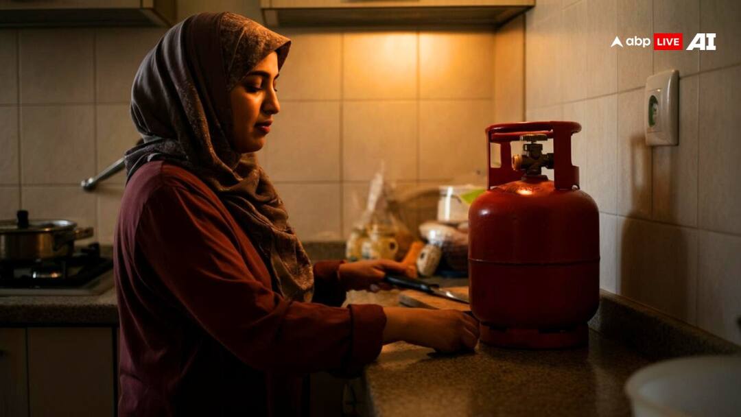 गर्मियों के मुकाबले सर्दियों में ज्यादा खर्च होती है गैस, ऐसे करें अपने सिलेंडर की बचत gas cylinder using tips more gas consumed in winter season this is how you can save gas गर्मियों के मुकाबले सर्दियों में ज्यादा खर्च होती है गैस, ऐसे करें अपने सिलेंडर की बचत