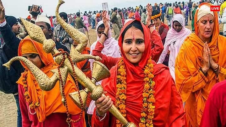 महिला नागा साधु का सारा जीवन भगवान के लिए होता है. महिला नागा साध्वी बनने के लिए पहले उन्हें 6 से 12 वर्ष तक ब्रह्मचर्य का पालन करना होता है. जो इसमें सफलता पाता है वही नागा साधु बनने के काबिल होता है.