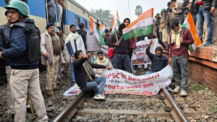 वहीं दूसरी तरफ इंडिया गठंबधन के छात्र संगठन भी आज BPSC अभ्यर्थियों के समर्थन में सीएम हाउस का घेराव करने वाले हैं.