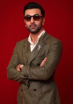 सेट पर पोछा लगाया, गालियां खाईं, पिटा भी, आज ये एक्टर है बॉलीवुड का सबसे बड़ा स्टार