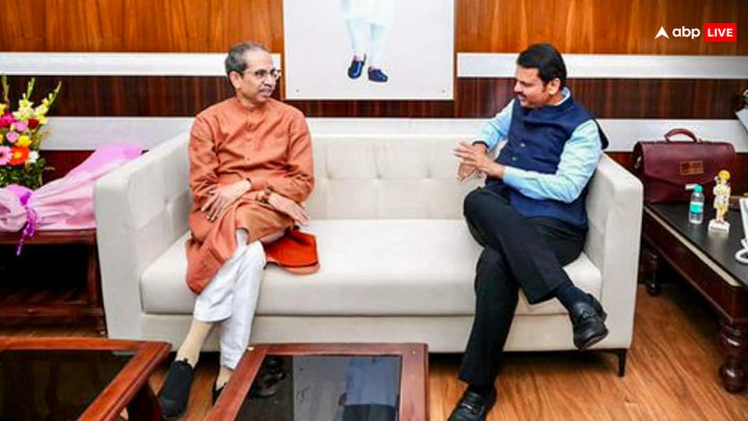 उद्धव ठाकरे के 'सामना' में देवेंद्र फडणवीस की तारीफ, क्या बदलेगी महाराष्ट्र की सियासी तस्वीर? Uddhav Thackeray Shiv Sena UBT Praises CM Devendra Fadnavis in Saamana Editorial उद्धव ठाकरे के 'सामना' में देवेंद्र फडणवीस की तारीफ, क्या बदलेगी महाराष्ट्र की सियासी तस्वीर?