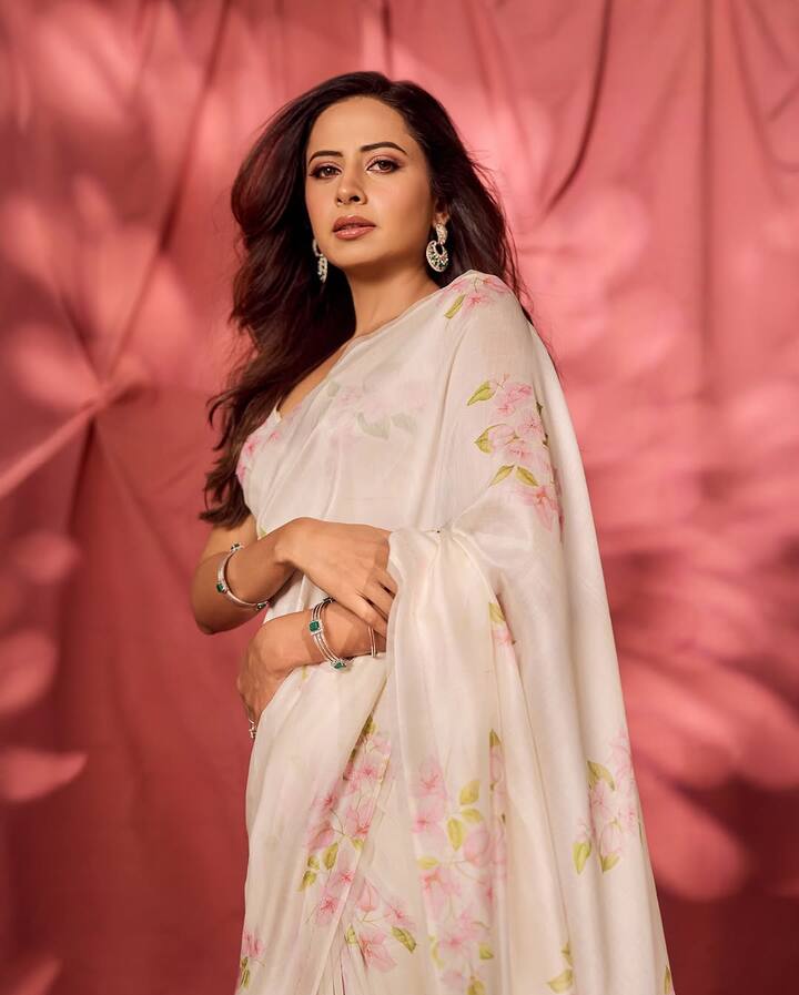 टीवी की एक्ट्रेस सरगुन मेहता हर जगह छाई हुई हैं. उनकी और रवि दुबे की शादी 2013 में हुई थी. ये कपल अभी तक पेरेंट्स नहीं बने हैं.