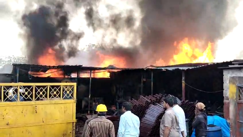 Fire Accident: జీడిమెట్ల పారిశ్రామిక వాడలో భారీ అగ్ని ప్రమాదం - ఎగిసిపడిన మంటలు, పొగలతో స్థానికుల భయాందోళన