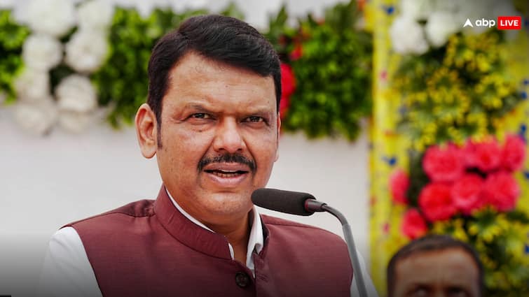 अब BJP विधायक के बैंक में खुलेंगे सरकारी कर्मचारियों के सैलरी अकाउंट, फडणवीस कैबिनेट से मिली मंजूरी Devendra Fadnavis Cabinet Approves BJP MLC Pravin Darekar DPCC Bank to Open Salary Accounts of Government Emploeyss अब BJP विधायक के बैंक में खुलेंगे सरकारी कर्मचारियों के सैलरी अकाउंट, फडणवीस कैबिनेट से मिली मंजूरी