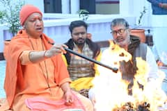 सीएम योगी ने गोरखनाथ मंदिर में किया रुद्राभिषेक-हवन और गौ सेवा, सामने आईं खास तस्वीरें