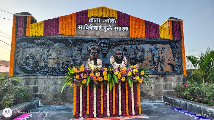 Satara Savitribai Phule Smarak : सावित्रीबाई फुले यांनी स्त्रियांसाठी क्रांतिकारक बदल घडवून आणले. सावित्रीबाई फुले यांचा जन्म सातारा जिल्ह्यातील खंडाळा तालुक्यातील नायगाव या गावात झाला.