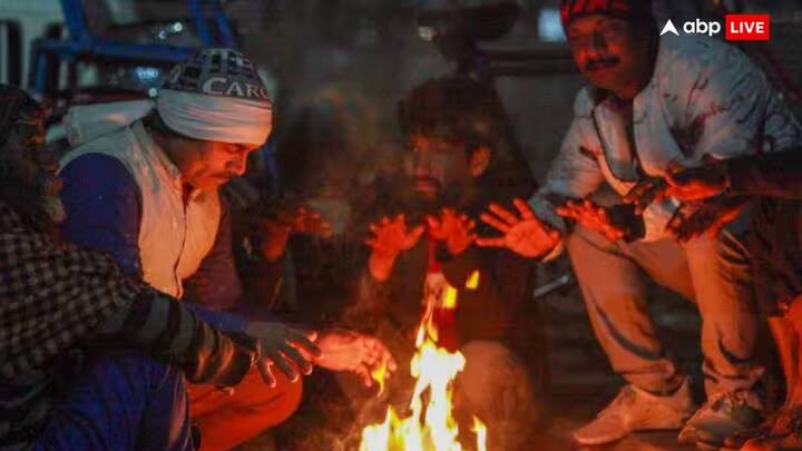 उत्तर भारत में कड़ाके की ठंड जारी है. पहाड़ी इलाकों में भारी बर्फबारी ने मैदानी क्षेत्रों का मौसम भी बदल दिया है. तेज हवाओं और बारिश के बाद गलन बढ़ गई है. कोहरे की चादर ने परिवहन को बाधित कर दिया है जिससे ट्रेनें और सड़क यातायात प्रभावित हुए हैं.