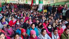 शिमला के इंदिरा गांधी मेडिकल कॉलेज में काम ठप! 132 अस्थाई कर्मचारियों की सेवा समाप्त करने पर रोष, मरीज परेशान
