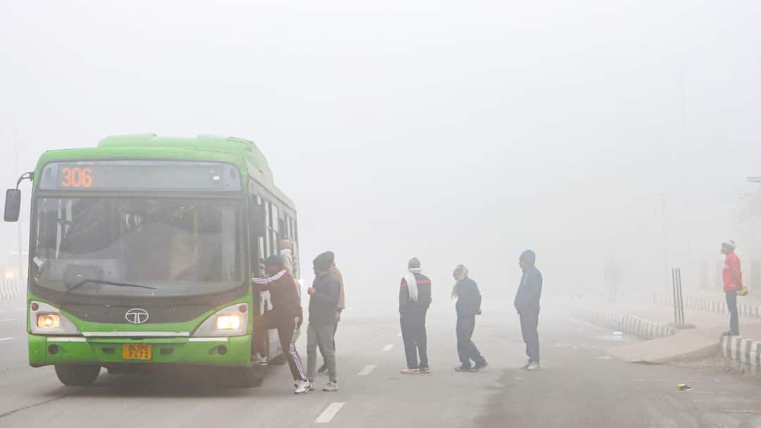 Delhi Sees Season's Longest Zero Visibility Spell, Over 400 Flights Hit As Dense Fog Blankets City Delhi Sees Season's Longest Zero Visibility Spell, Over 400 Flights Hit As Dense Fog Blankets City