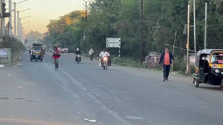 परभणी जिल्ह्यात थंडीची लाट कायम असून आजही तापमान घसरले आहे.