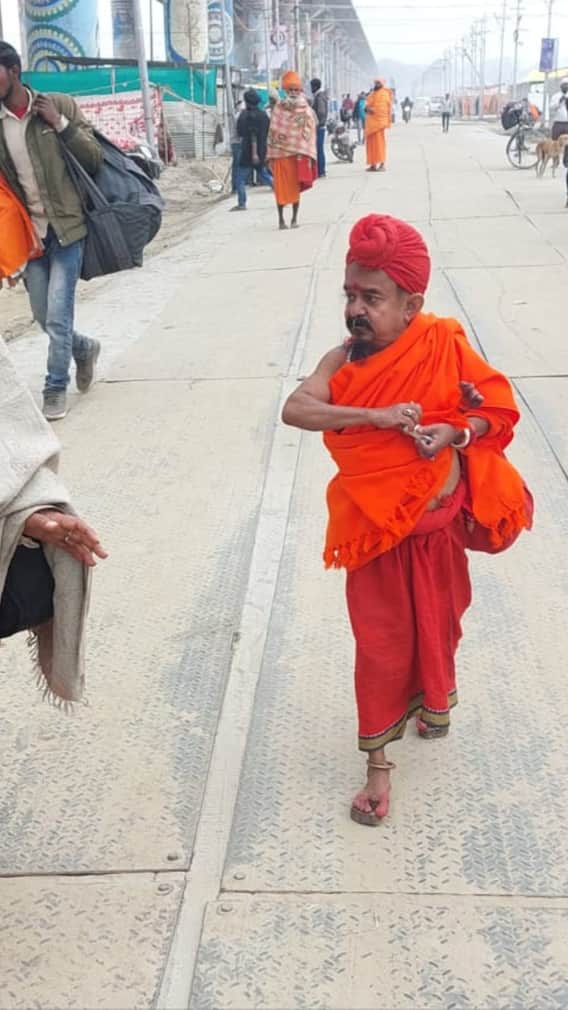 कौन हैं महाकुंभ के छोटू बाबा 3 फिट है हाइट, 32 साल से नहीं नहाए