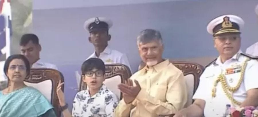 Navy Day Celebrations 2025: సాగర తీరంలో అద్భుత విన్యాసాలు - అట్టహాసంగా 'నేవీ డే', ఓషన్ ఎకానమీ పెద్ద ఆర్థిక అవకాశమన్న సీఎం చంద్రబాబు