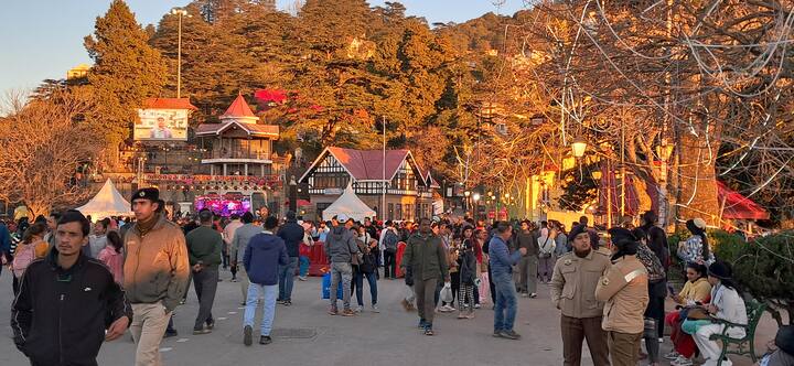 आने वाले दिनों में हिमाचल प्रदेश की ऊंचाई वाले इलाकों में भारी बर्फबारी का भी अनुमान है. इस दौरान भी राज्य में सैलानियों की भारी भीड़ लगेगी.