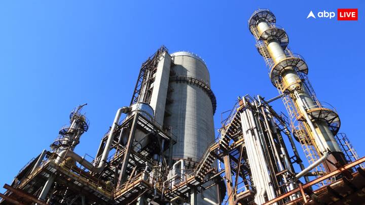 भारत के तमिलनाडु राज्य में सबसे अधिक फैक्ट्रियां हैं, मीडिया रिपोर्ट्स् के मुताबिक तमिलनाडु में कुल 38,837 फैक्ट्रियां हैं. इसीलिए इस राज्य को फैक्ट्रियों का का गढ़ भी कहा जाता है.