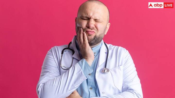 मुंह या होंठ पर घाव या अल्सर जो ठीक नहीं होता, मुंह में दर्द जो ठीक नहीं होता, मुंह या होठों पर सफेद, लाल या मिश्रित लाल और सफेद धब्बे