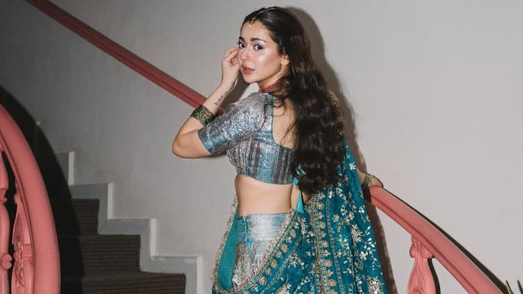 Hania Aamir Sets The Internet Ablaze With Her Bollywood Dance Moves At A Friend's Wedding, Goes Viral