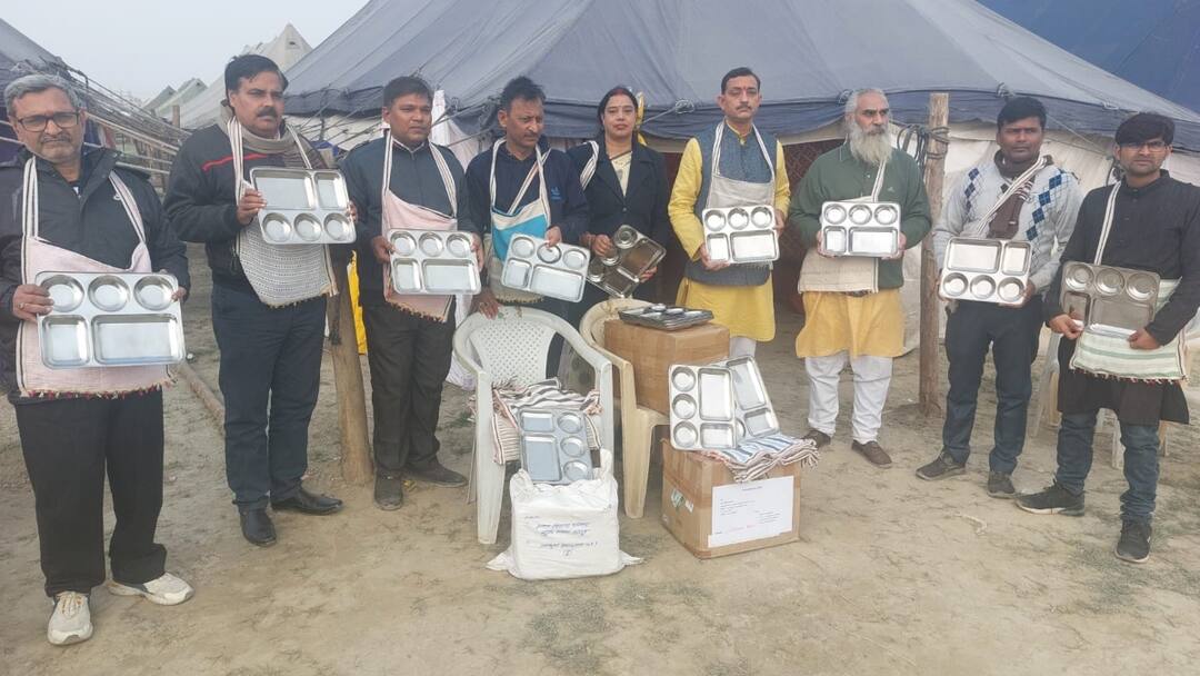 Maha Kumbh 2025 One bag one plate campaign run to make clean and green ANN महाकुंभ में चलाया जा रहा एक थैला-एक थाली अभियान, स्वच्छ और ग्रीन बनाने के लिए हो रहा काम